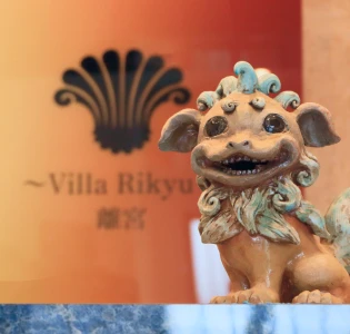 写真：フロントのシーサー